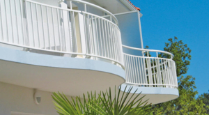 Antares
Garde-corps filant barreaudage vertical