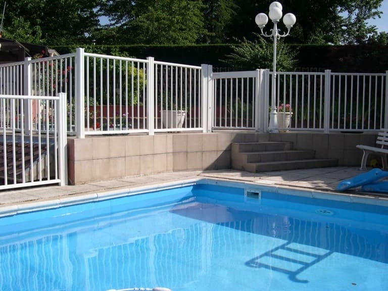 Barrière piscine aluminium Les Portaliers Ancinnes